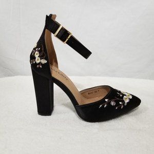 Mila Lady NWOT black with floral print shoes